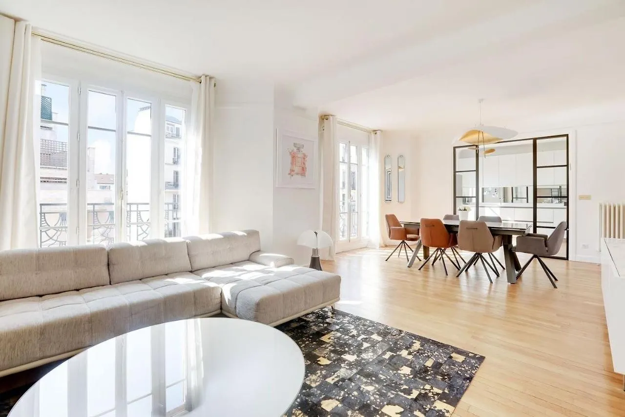 Typical Parisian Apartment 0*, Paříž