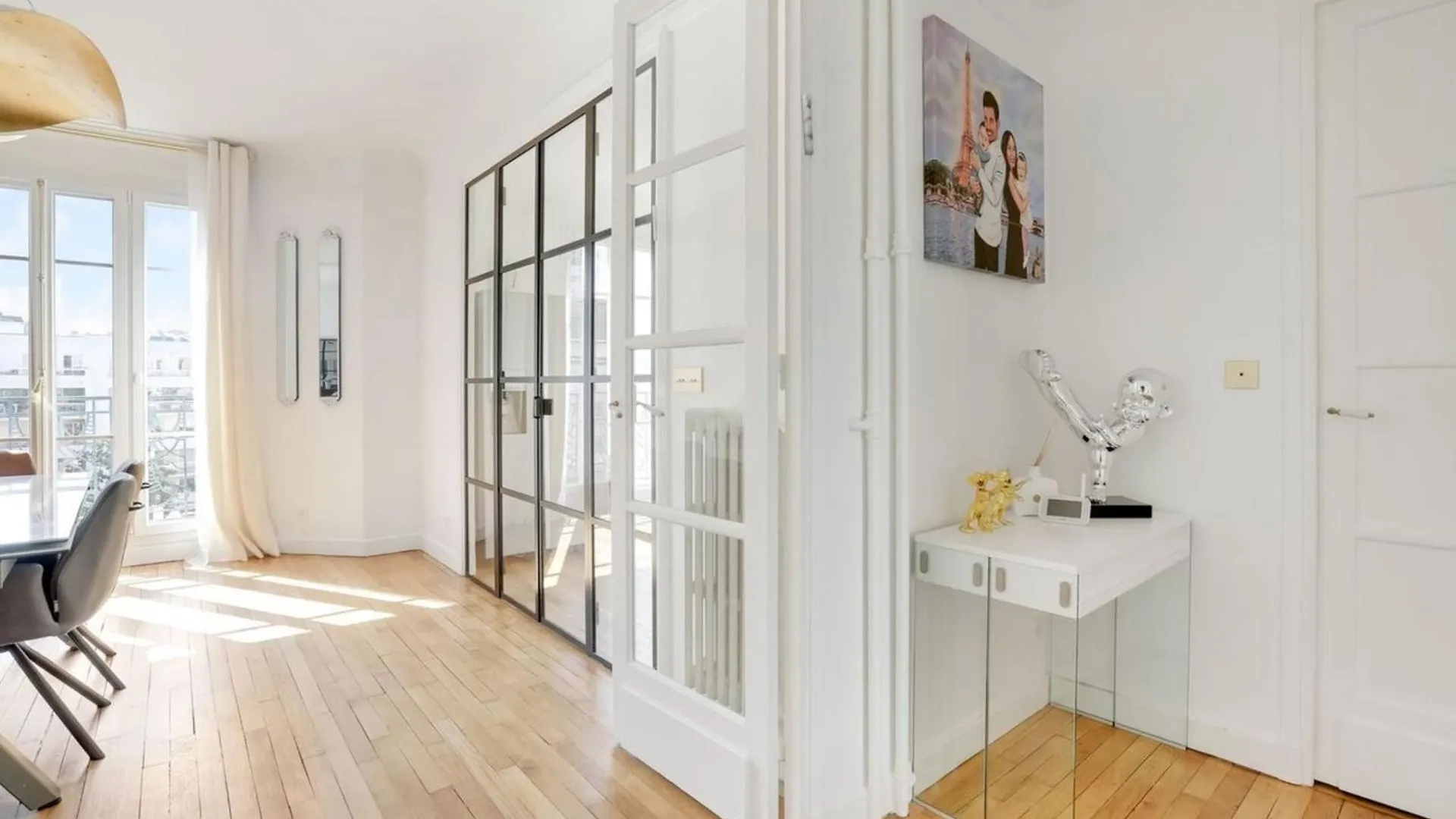 Typical Parisian Apartment  パリ