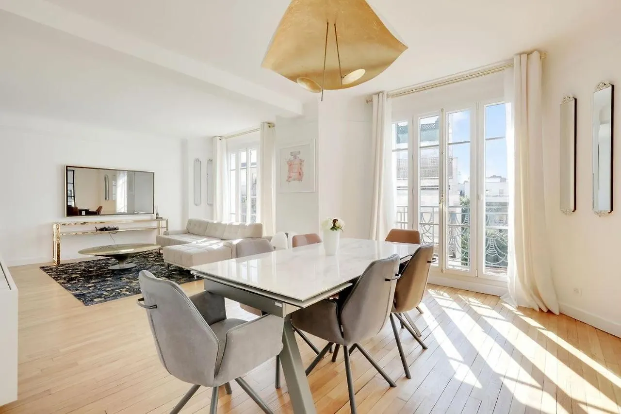 Typical Parisian Apartment 0*, パリ